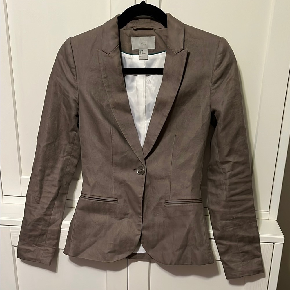 H&M Brown Blazer Tailored for Professional Elegance